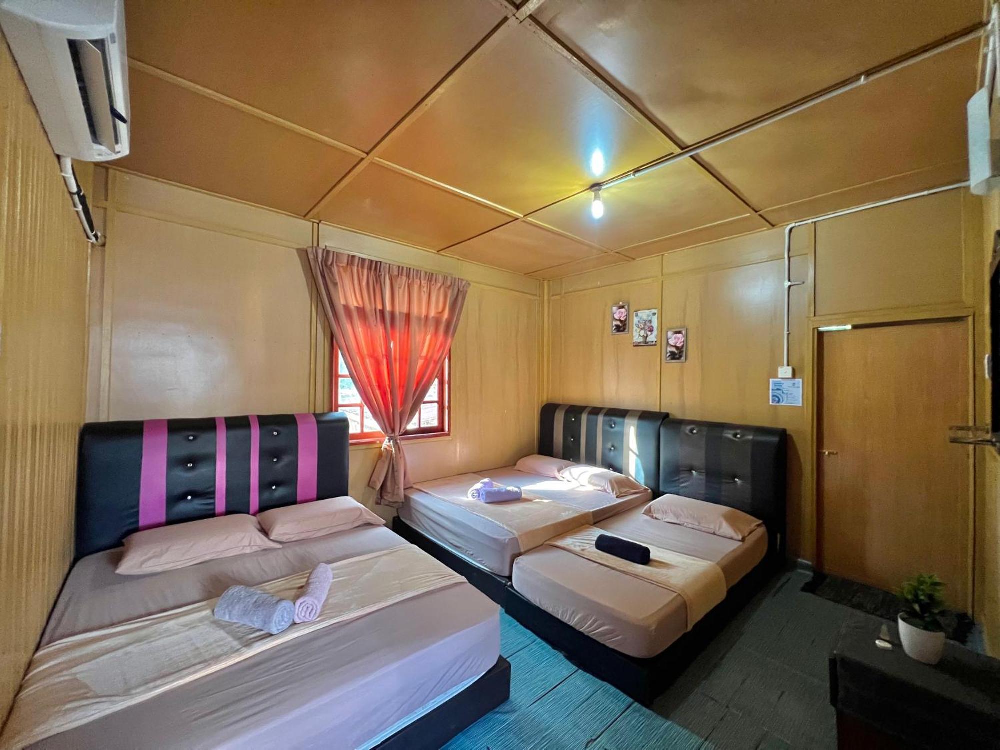 Perhentian Sri Tanjung , Kampung Nelayan Pulau Perhentian