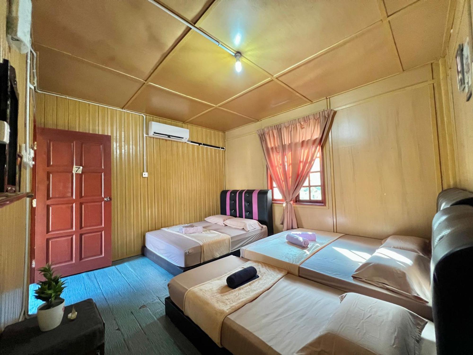 Perhentian Sri Tanjung , Kampung Nelayan Pulau Perhentian